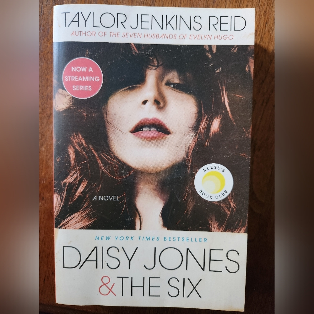 Daisy Jones and the Six paperback